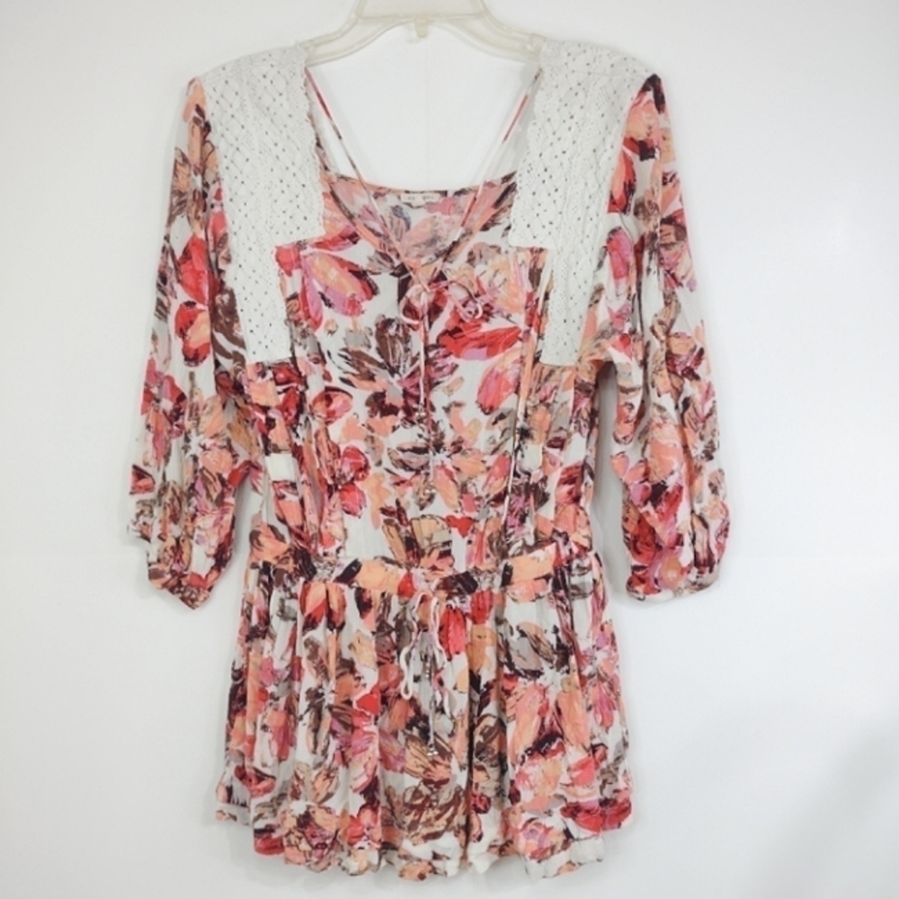 EN CREME. women's top . size (S)